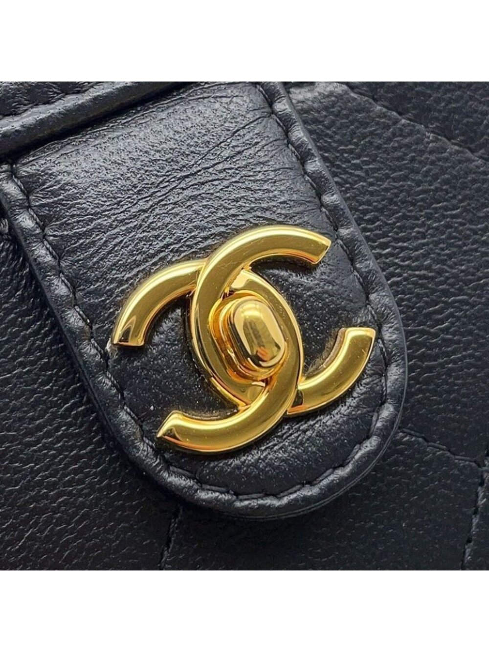 ★SOLD★ Chanel Chain Shoulder Bag Quilted CC Logo Vanity Lambskin - Picture 10 of 10